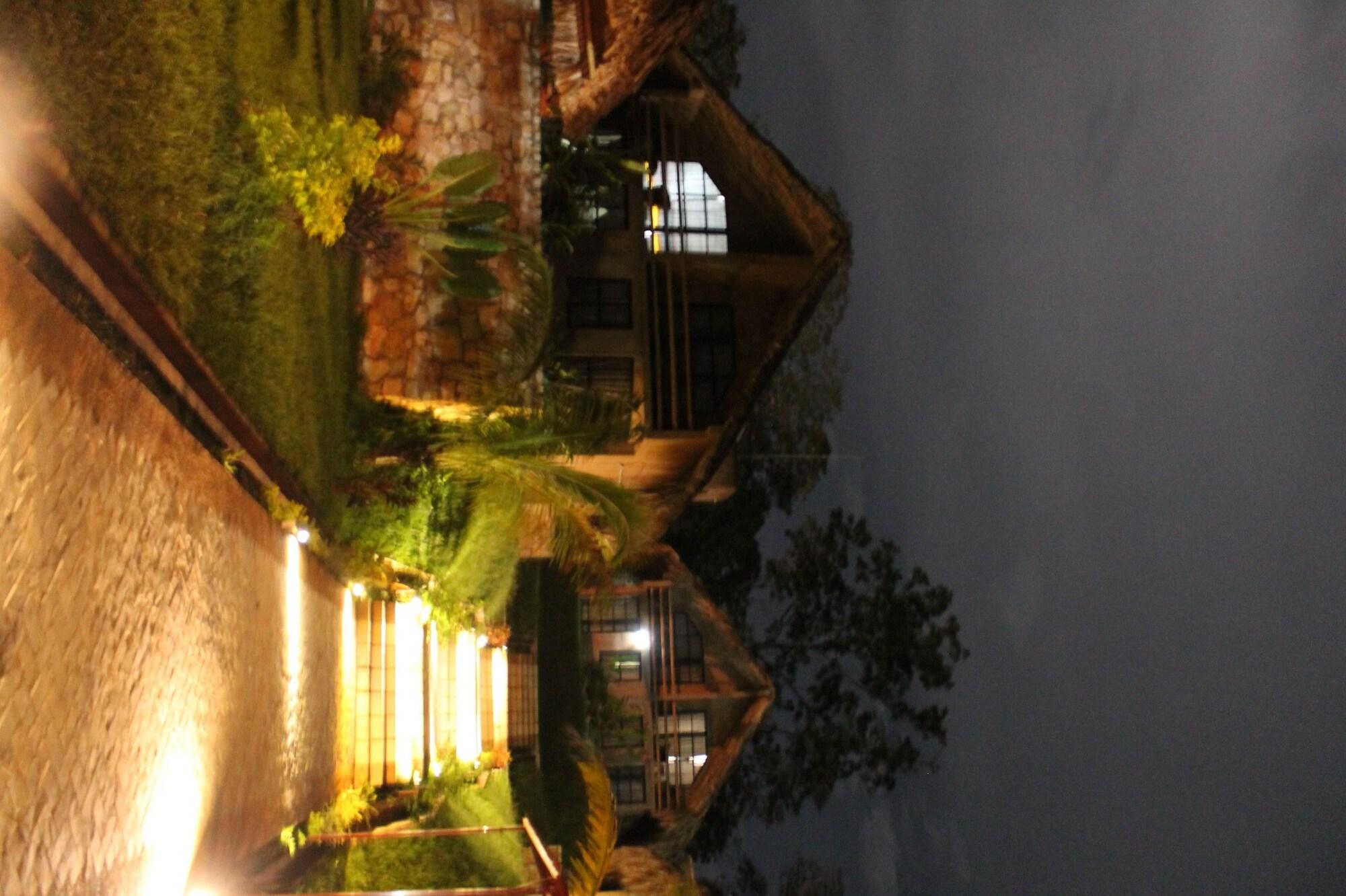 Axkan Palenque, Shows En Vivo & Gastronomia Mar Y Tierra & Travel Agency Екстер'єр фото