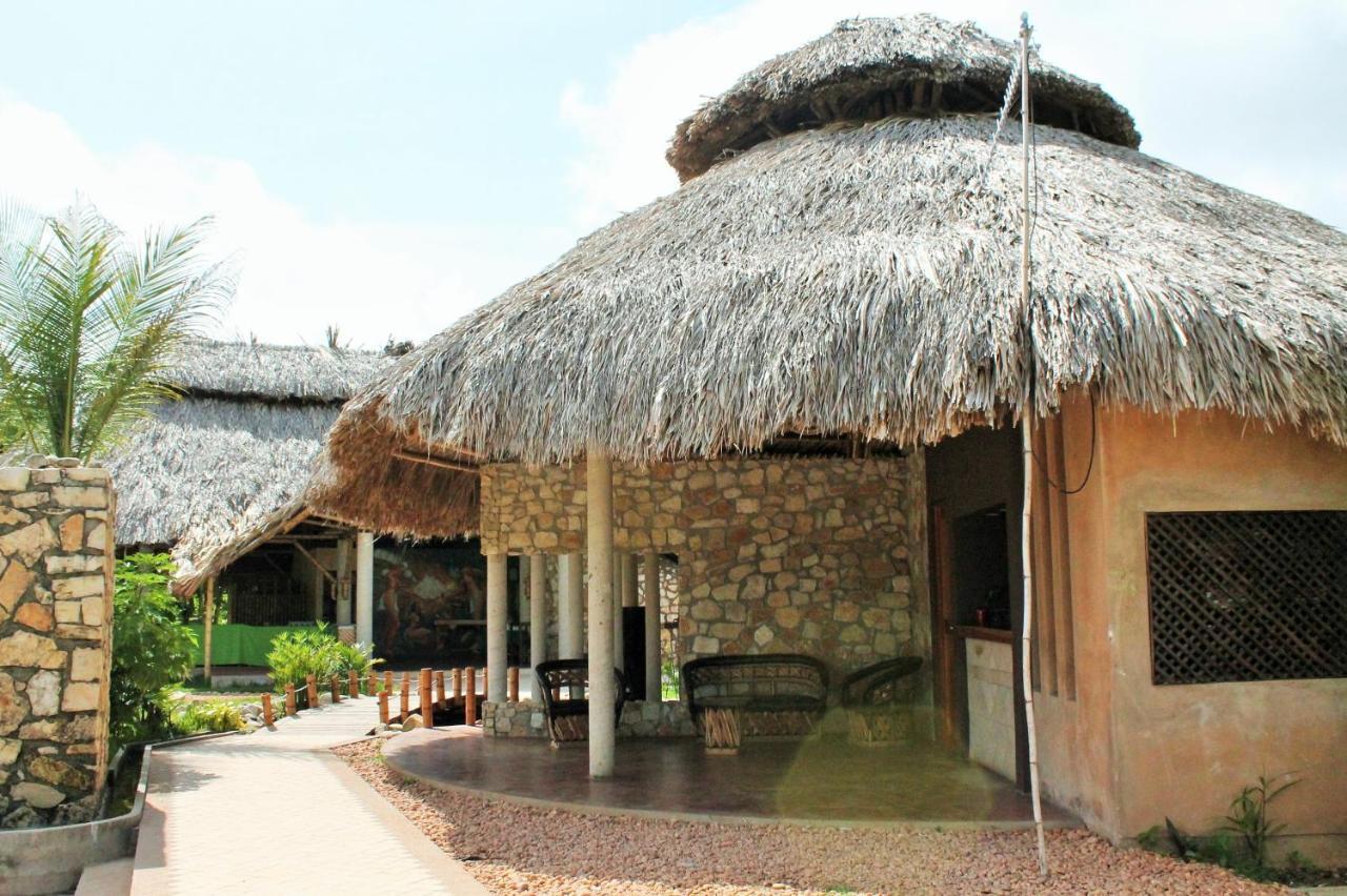 Axkan Palenque, Shows En Vivo & Gastronomia Mar Y Tierra & Travel Agency Екстер'єр фото