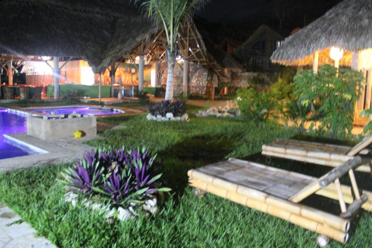 Axkan Palenque, Shows En Vivo & Gastronomia Mar Y Tierra & Travel Agency Екстер'єр фото